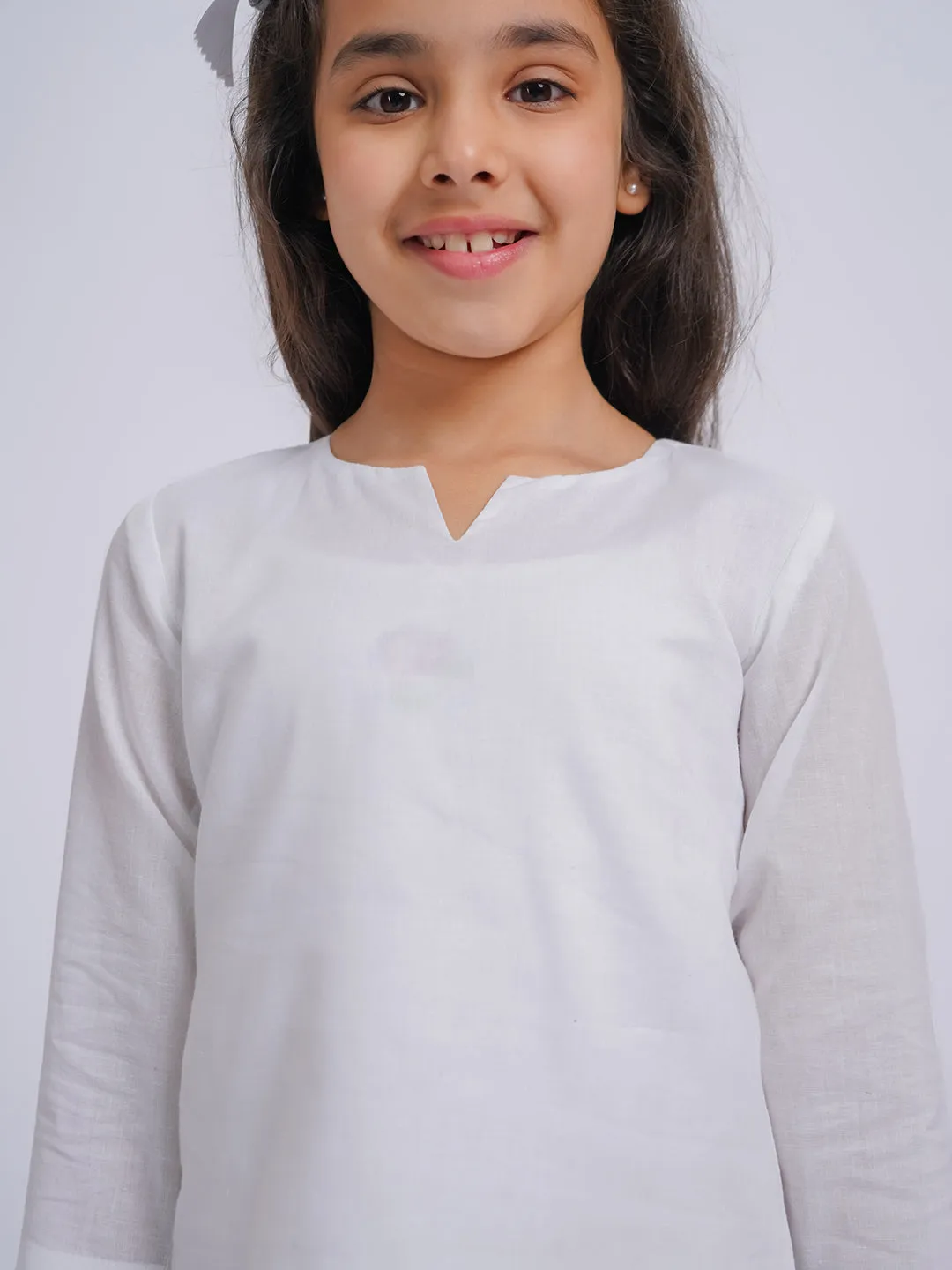 VASTRAMAY Girls' White Kurta, Leggings and Dupatta